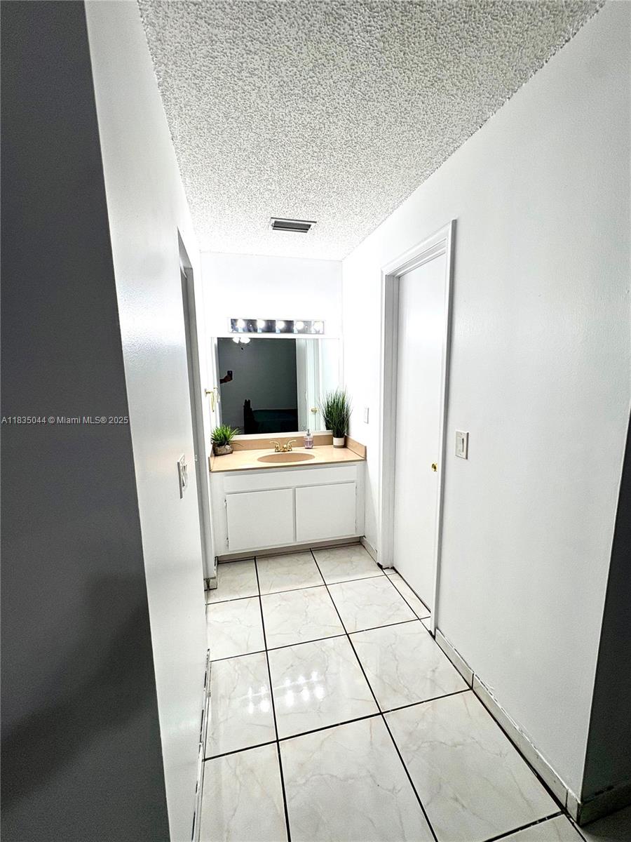 SHORES LINDGREN FIRST ADD - Residential