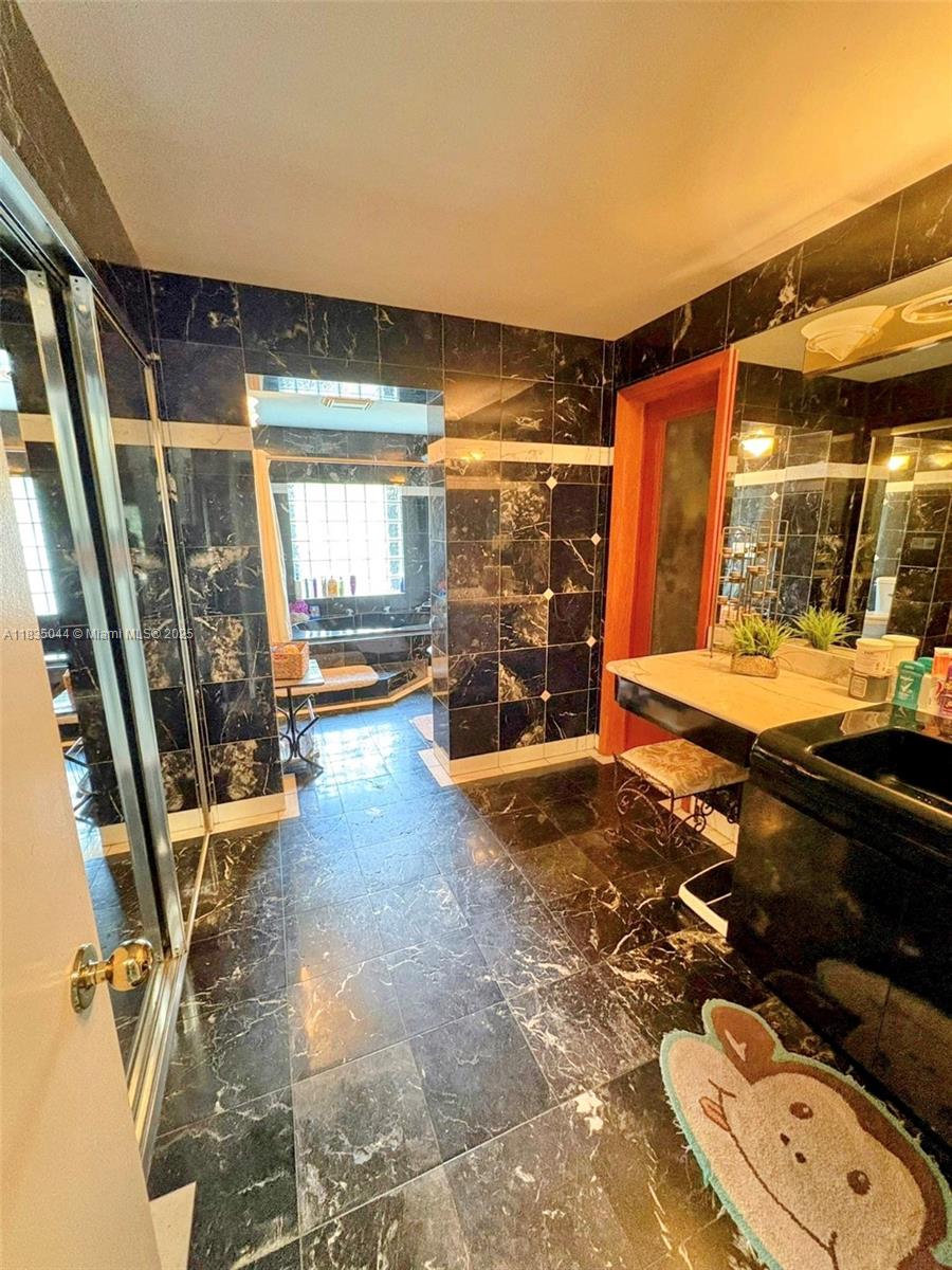 SHORES LINDGREN FIRST ADD - Residential