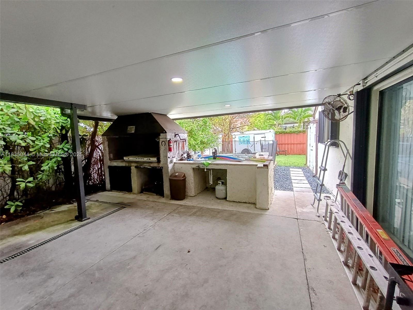 11920 SW 132nd Ave, Miami, FL, 33186/$850,000 4 11920 SW 132nd Ave