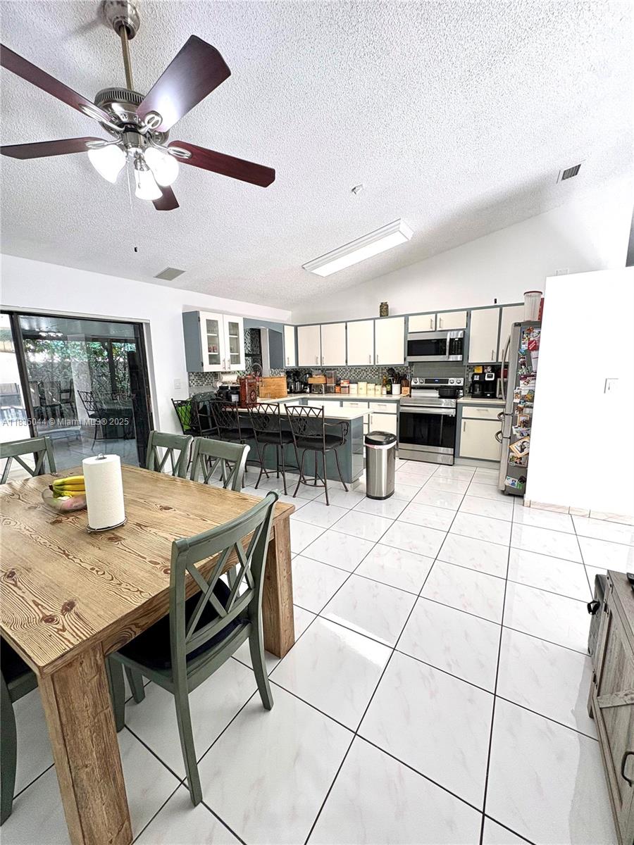 SHORES LINDGREN FIRST ADD - Residential