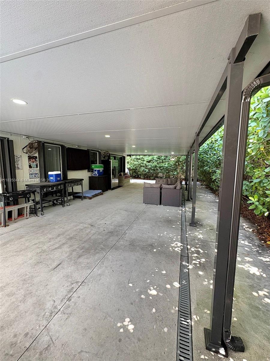 SHORES LINDGREN FIRST ADD - Residential