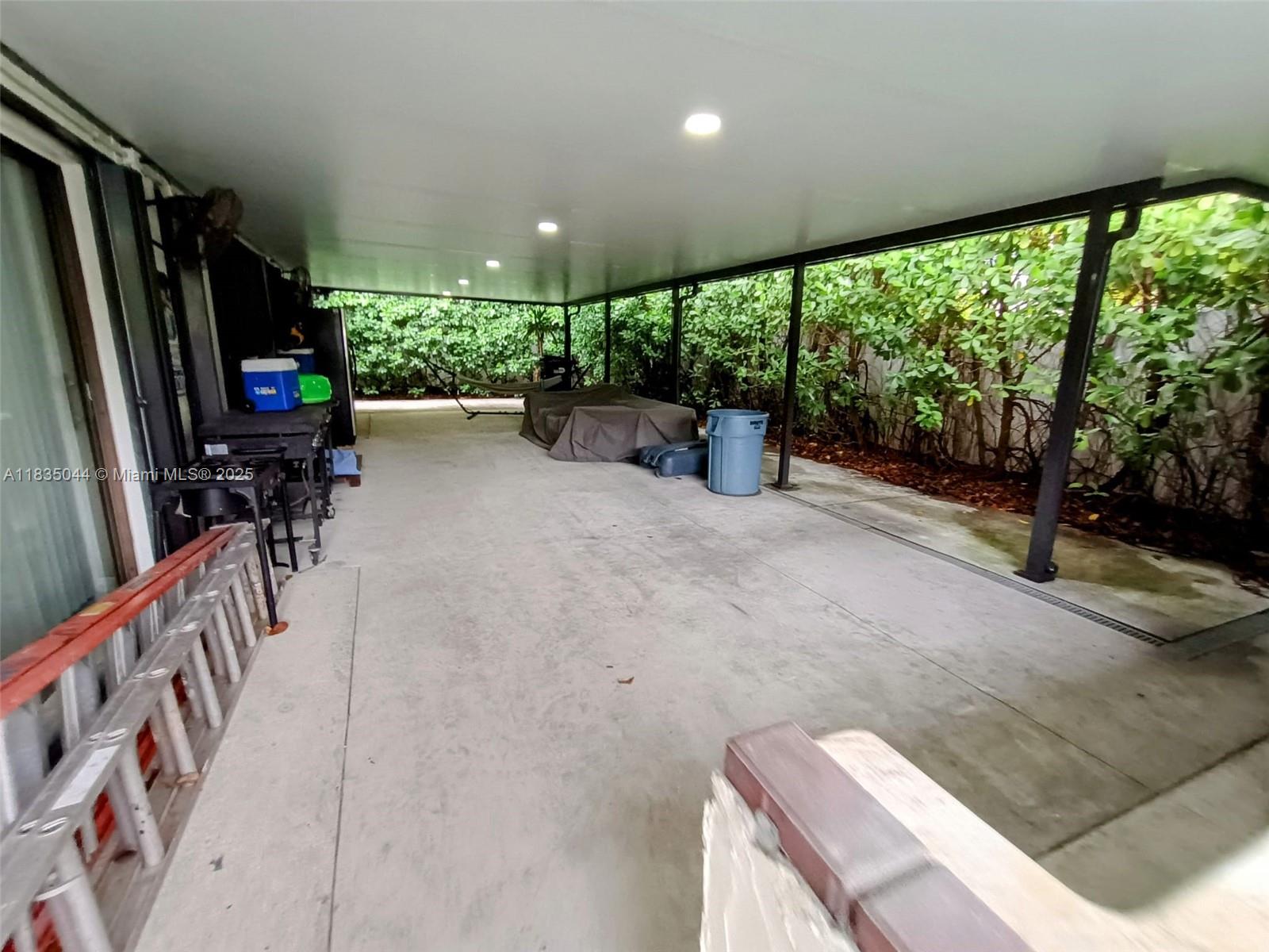 11920 SW 132nd Ave, Miami, FL, 33186/$850,000 2 11920 SW 132nd Ave