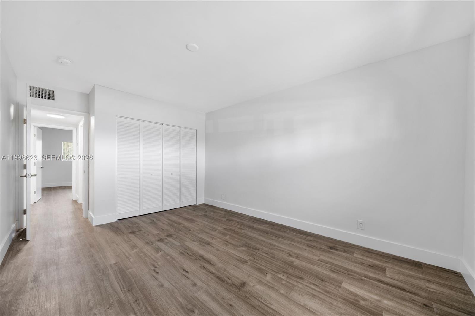 PASADENA GARDEN APARTMENT - Residential