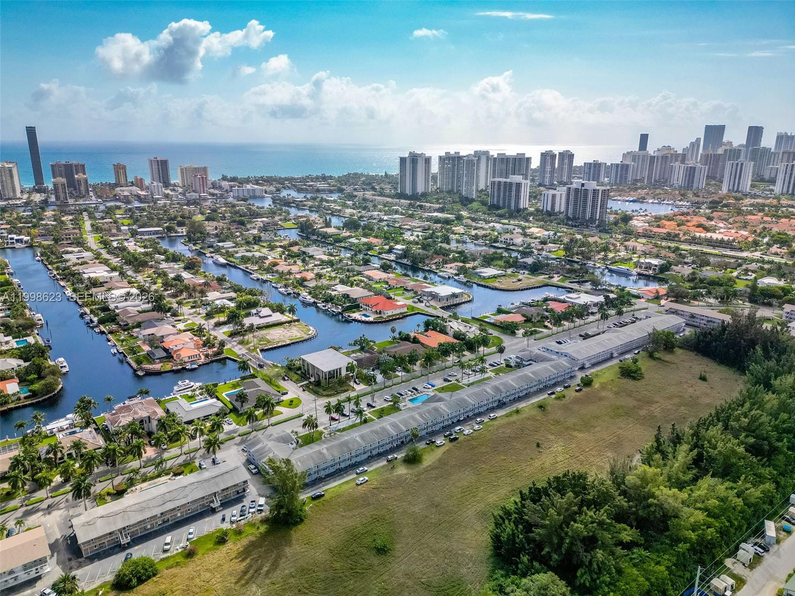 PASADENA GARDEN APARTMENT - Residential