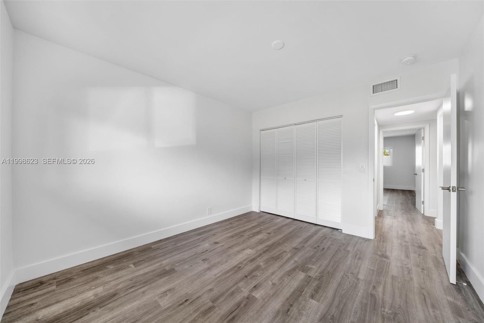 PASADENA GARDEN APARTMENT - Residential