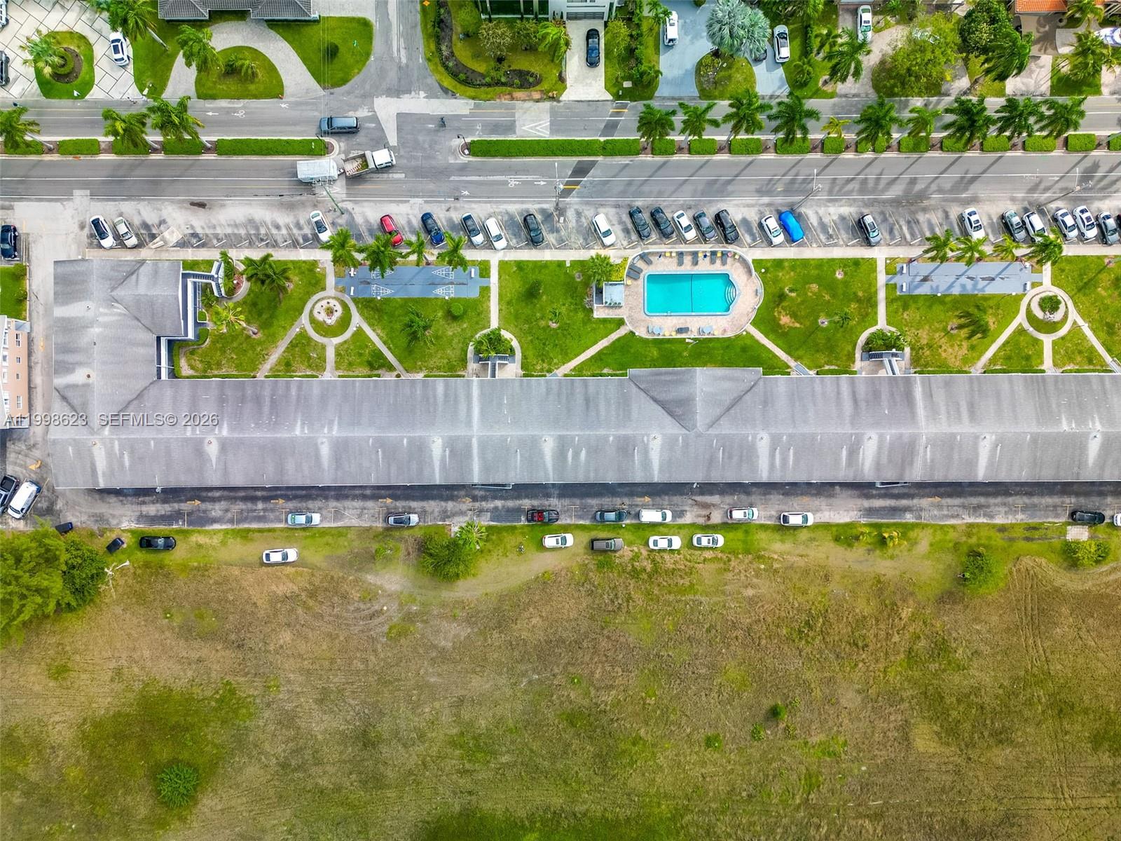 PASADENA GARDEN APARTMENT - Residential