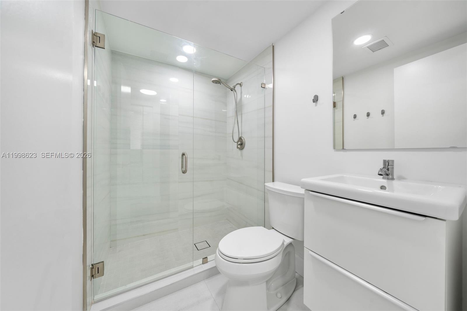 PASADENA GARDEN APARTMENT - Residential