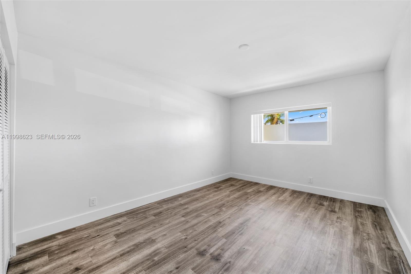 PASADENA GARDEN APARTMENT - Residential