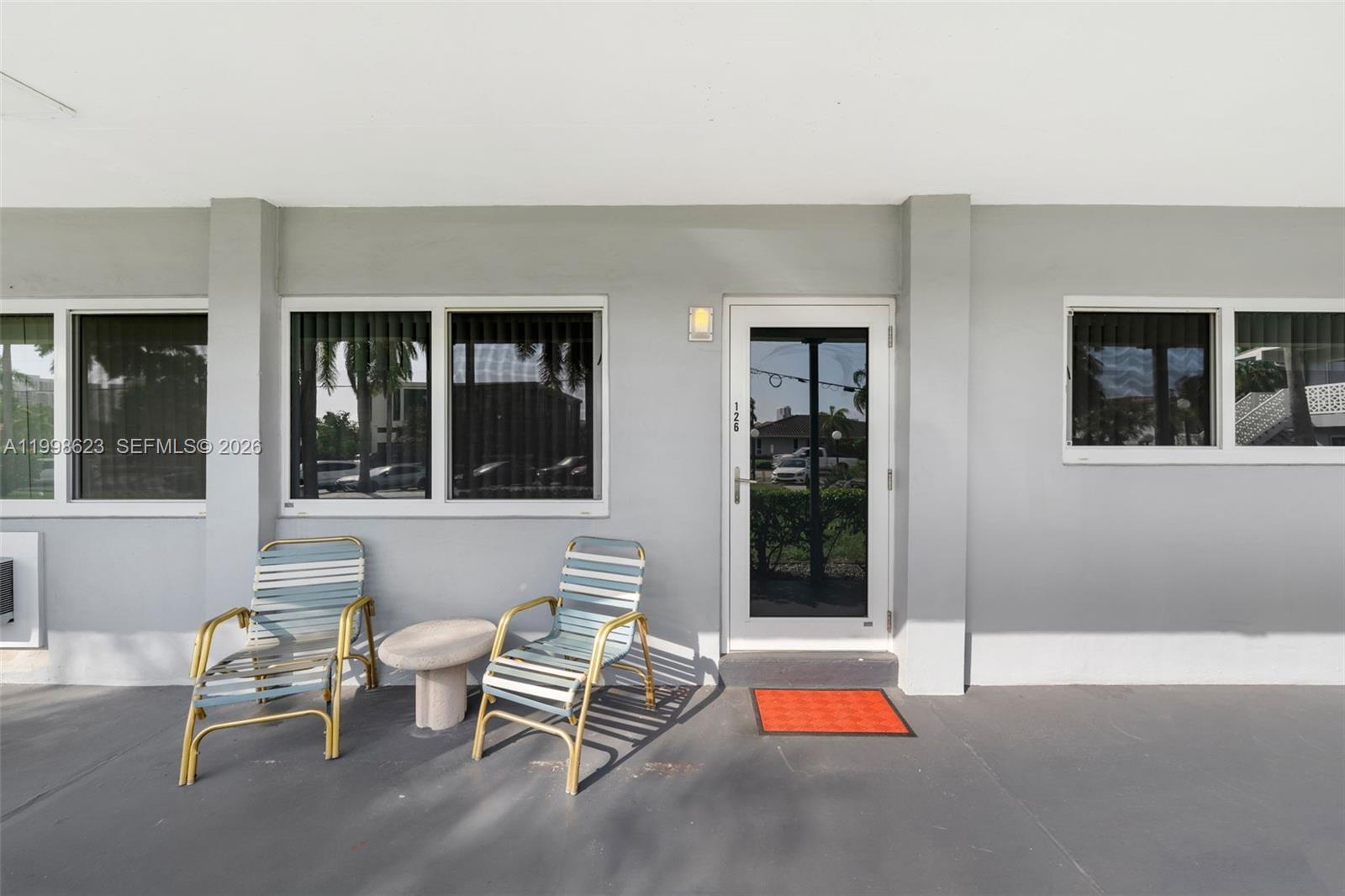 PASADENA GARDEN APARTMENT - Residential