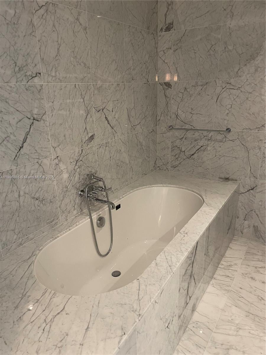 The Ritz-Carlton Residence - Residential