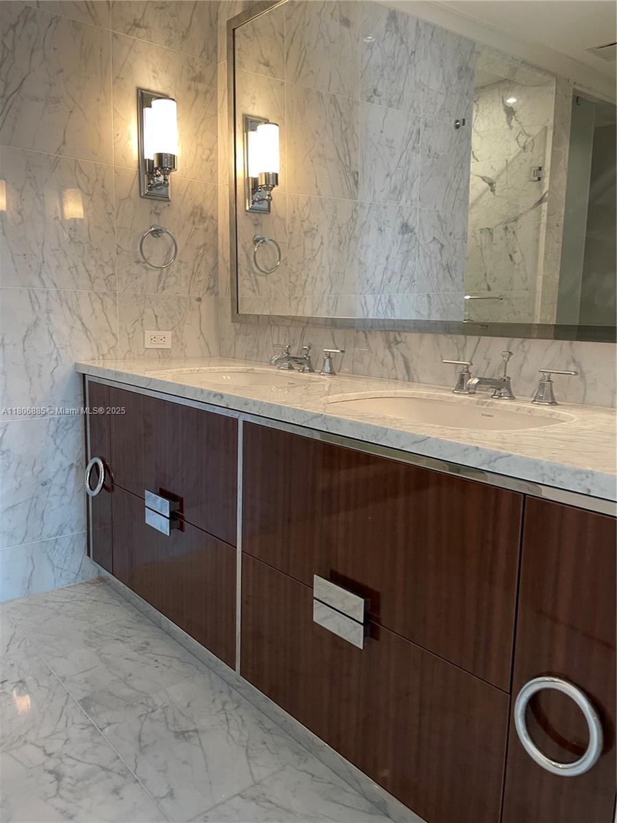 The Ritz-Carlton Residence - Residential