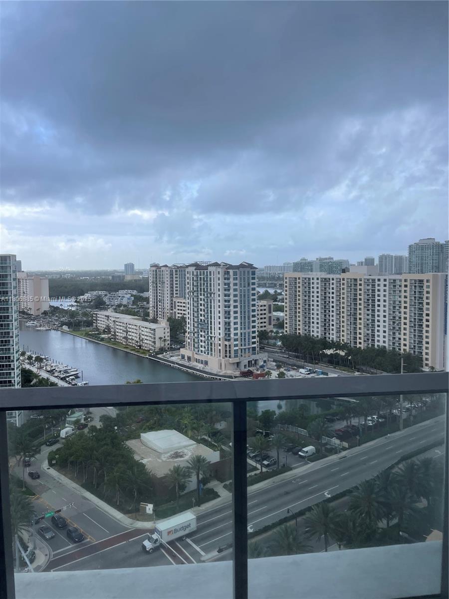 The Ritz-Carlton Residence - Residential