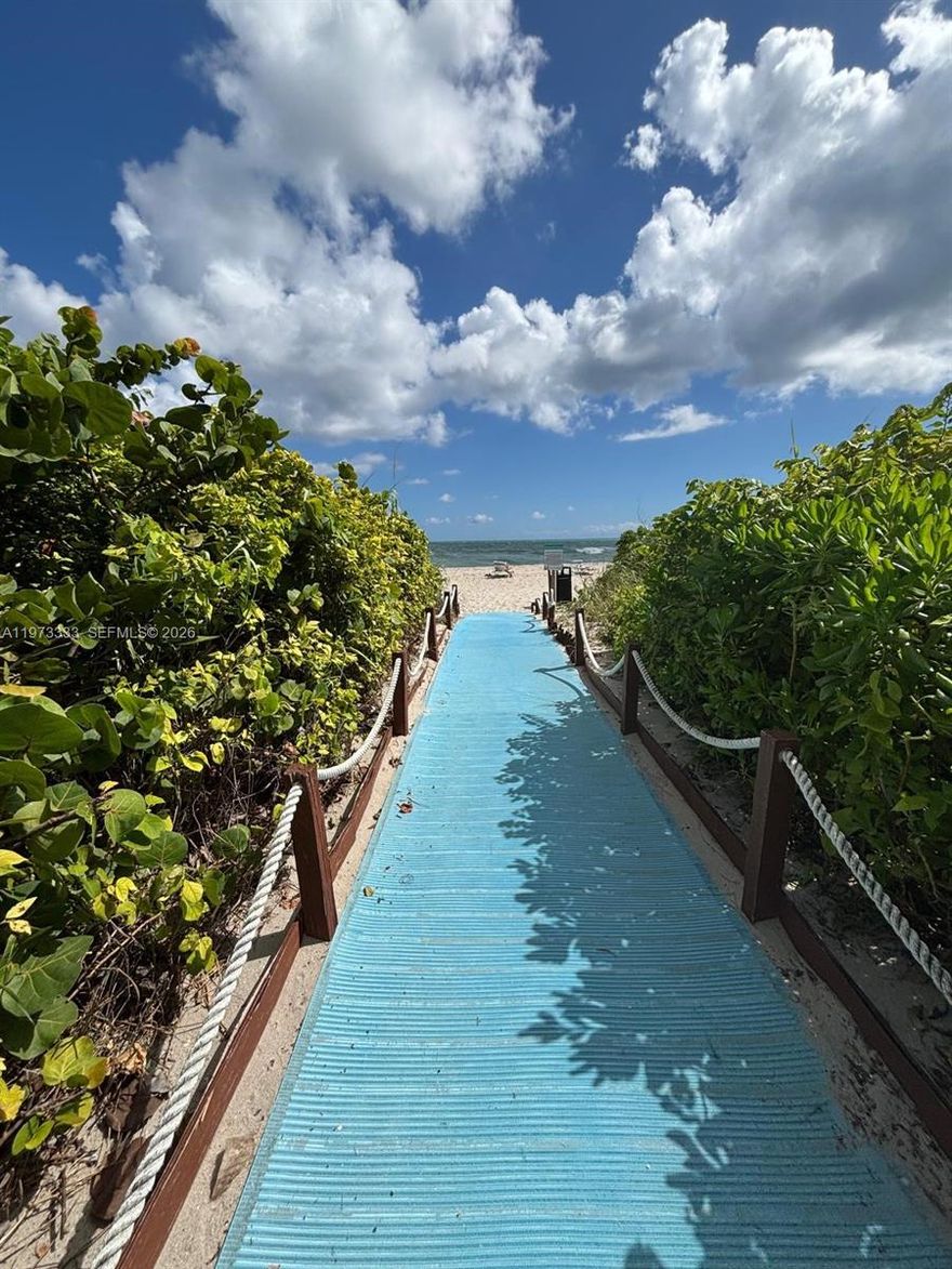 THIS EXCEPTIONAL APARTMENT FOR SALE OFFERS A PARTIAL OCEAN VIEW IN A PRIME  LOCATION .
THE PROPERTY FEATURES SECURITY,  TENNIS COURT,  SWIMMING POOL,  GYM,  BBQ AREA BY THE POOL AND  DIRECT BEACH ACCESS AND BEACH SERVICES .
PERFECT FOR INVESTORS, AS IT CAN BE RENTED UP TO 12 TIMES A YEAR .
DON'T MISS THIS INCREDIBLE OPPORTUNITY.
EASY TO SHOW.
24-48 hs notice for showings