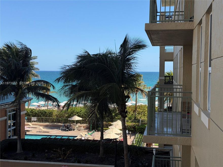 THIS EXCEPTIONAL APARTMENT FOR SALE OFFERS A PARTIAL OCEAN VIEW IN A PRIME  LOCATION .
THE PROPERTY FEATURES SECURITY,  TENNIS COURT,  SWIMMING POOL,  GYM,  BBQ AREA BY THE POOL AND  DIRECT BEACH ACCESS AND BEACH SERVICES .
PERFECT FOR INVESTORS, AS IT CAN BE RENTED UP TO 12 TIMES A YEAR .
DON'T MISS THIS INCREDIBLE OPPORTUNITY.
EASY TO SHOW.