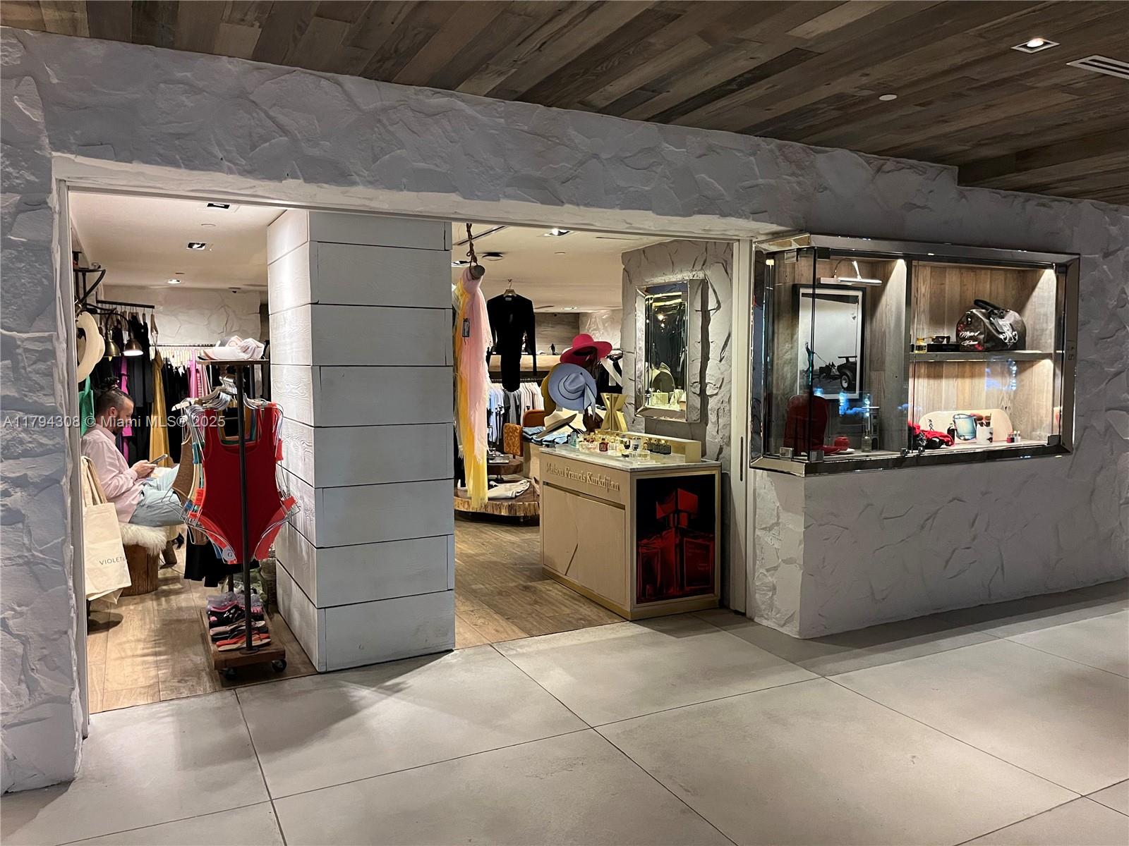 RONEY PALACE CONDO - Residential