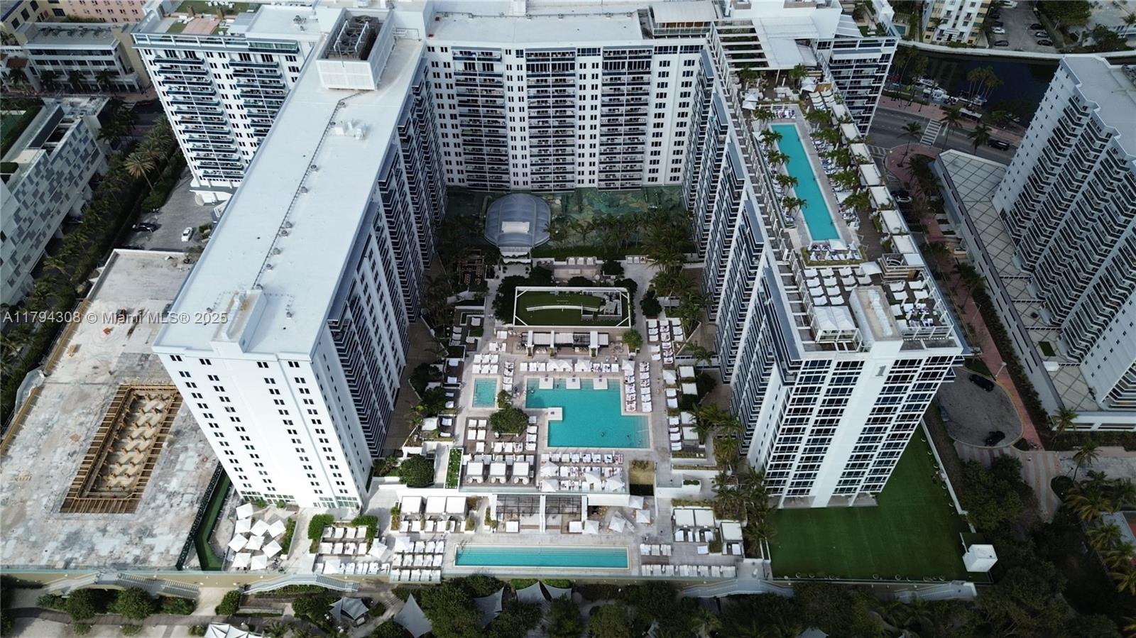 RONEY PALACE CONDO - Residential