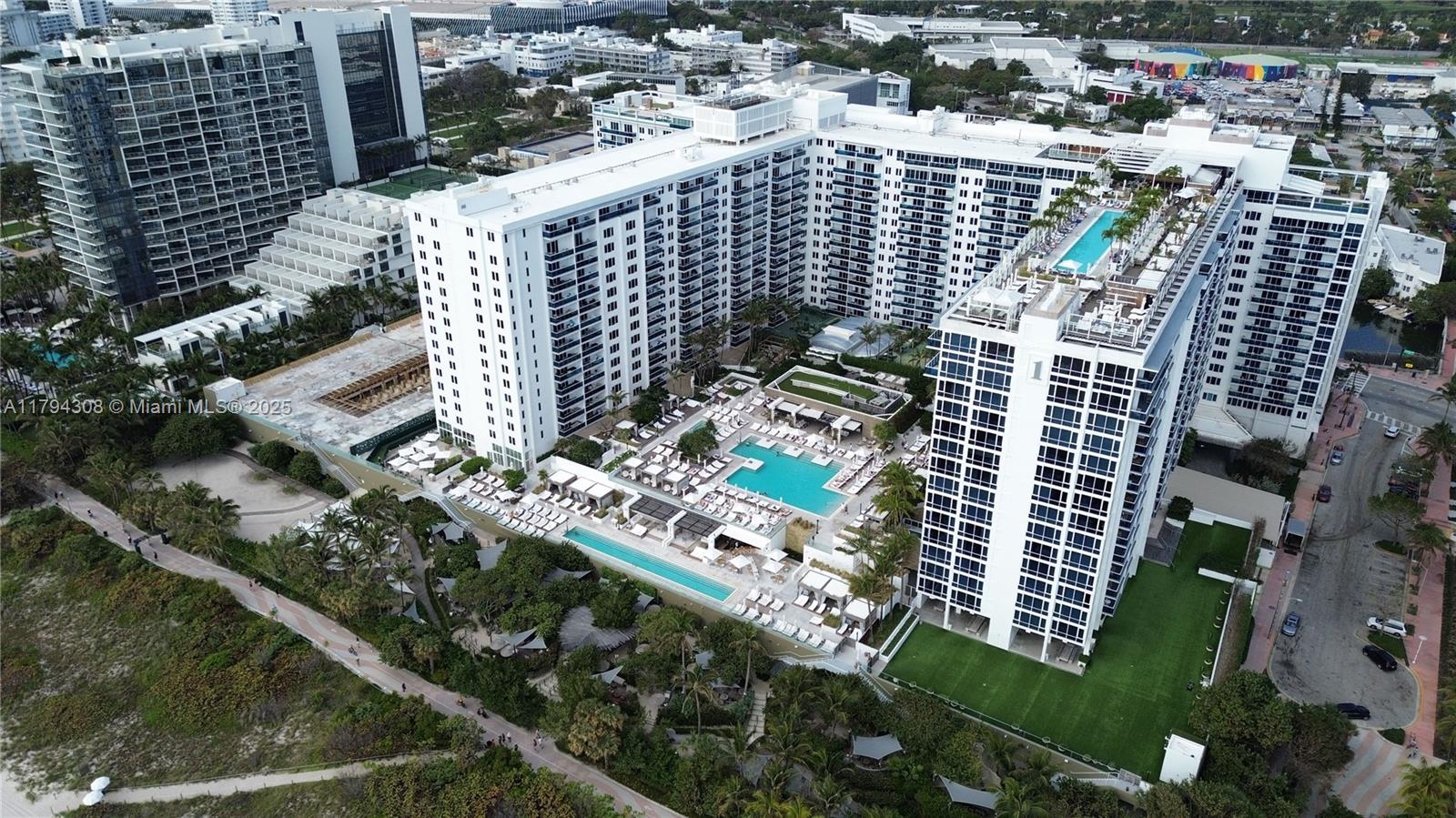 RONEY PALACE CONDO - Residential