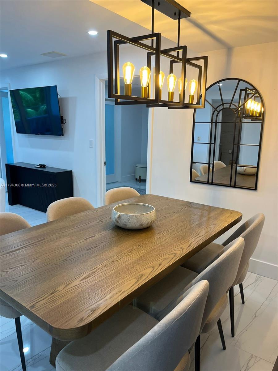 2301 Collins Ave 326