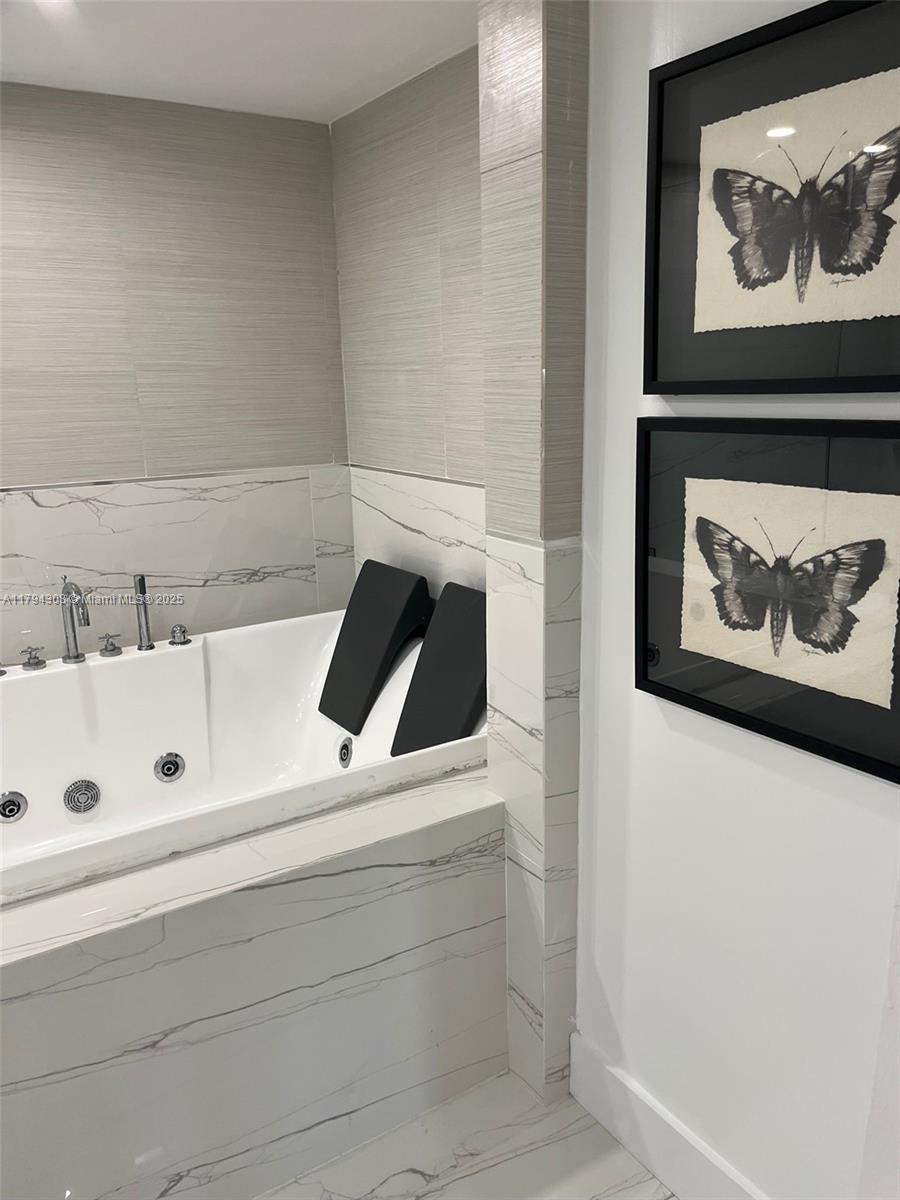 RONEY PALACE CONDO - Residential