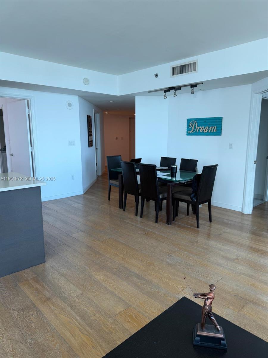 500 Brickell Ave 1702