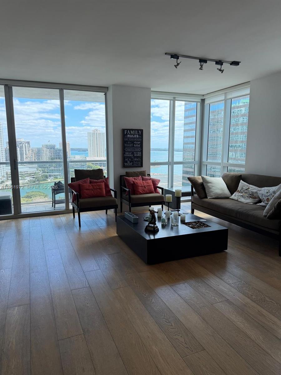 500 Brickell Ave 1702