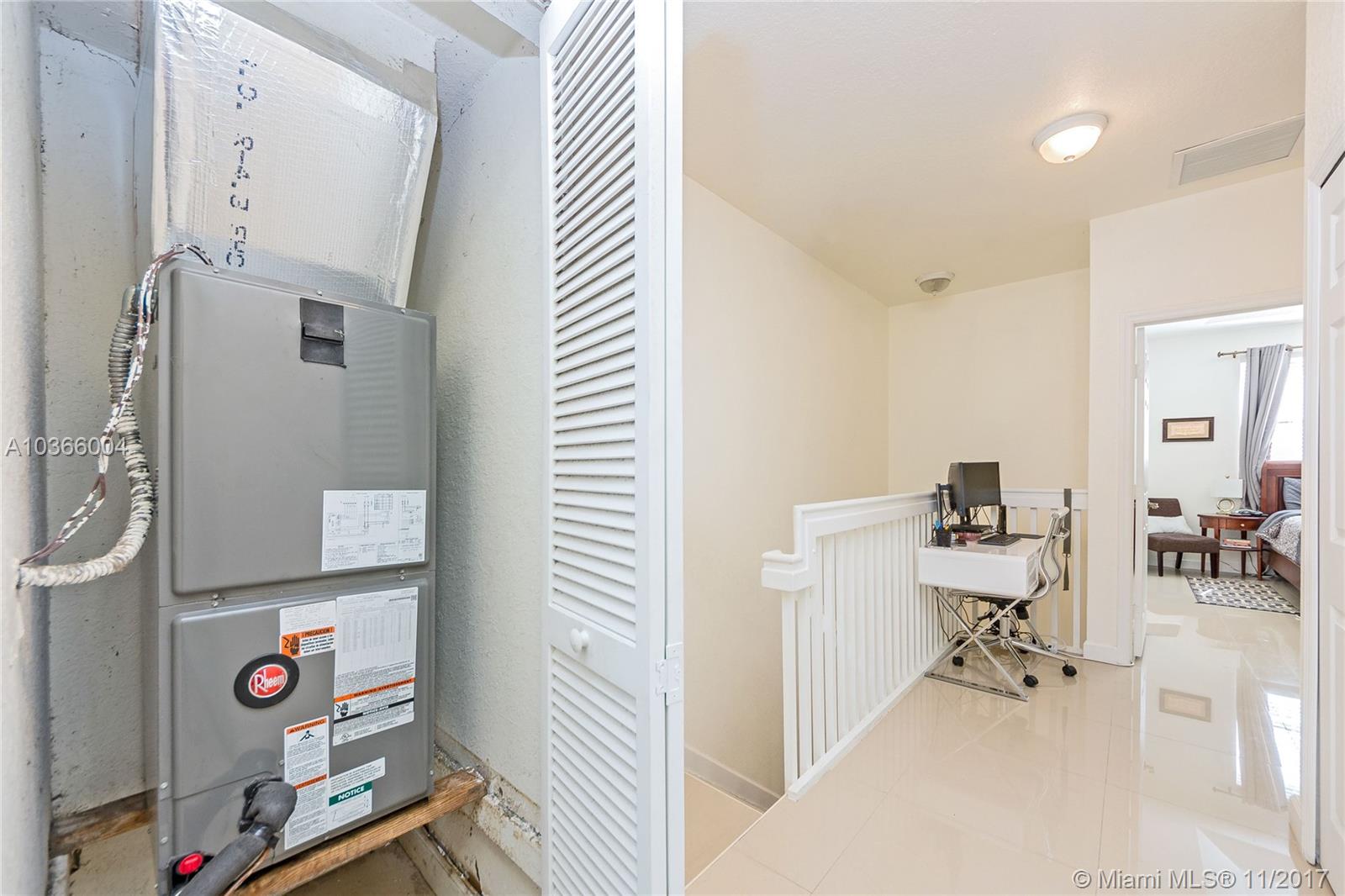 ISLANDS AT DORAL 1ST ADDN - Residential