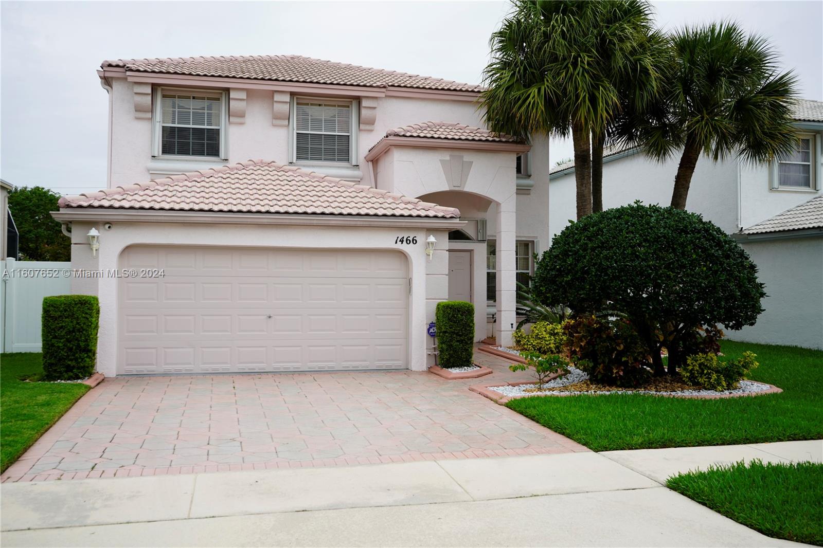 1466 Nw 159th Ln Ln, Pembroke Pines, Miami-Dade County, Florida - 3 Bedrooms  
3 Bathrooms - 