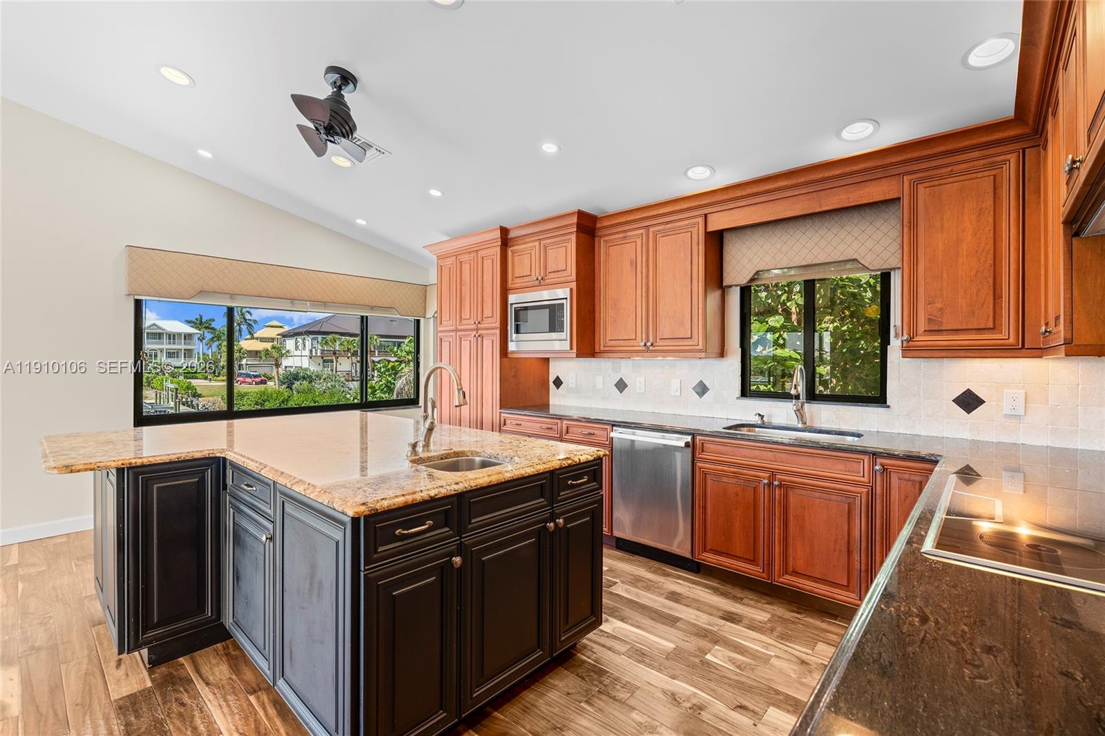 SIESTA ISLES - Residential