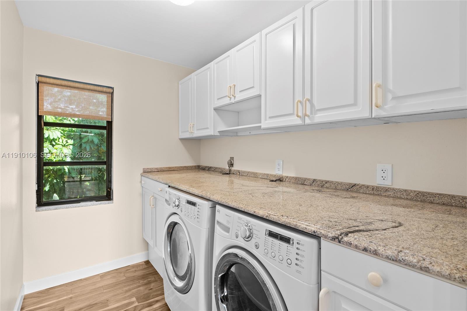 SIESTA ISLES - Residential