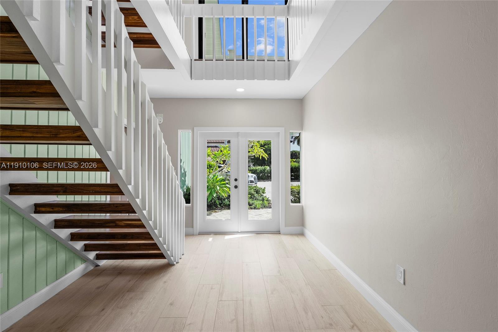 SIESTA ISLES - Residential