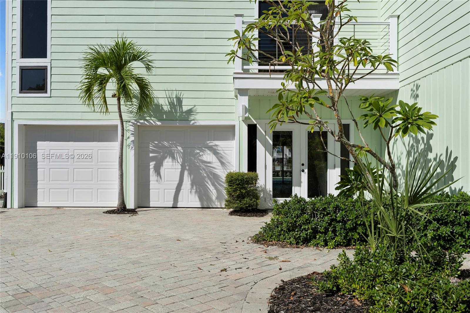 SIESTA ISLES - Residential