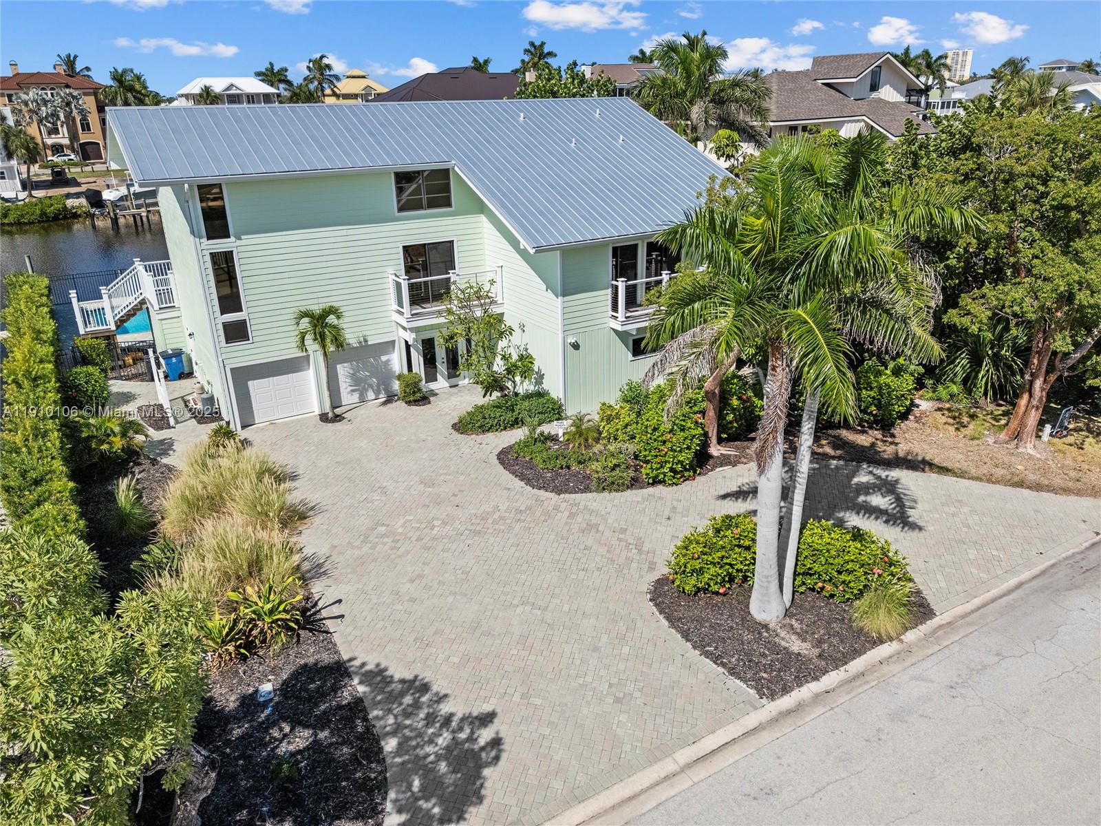 SIESTA ISLES - Residential