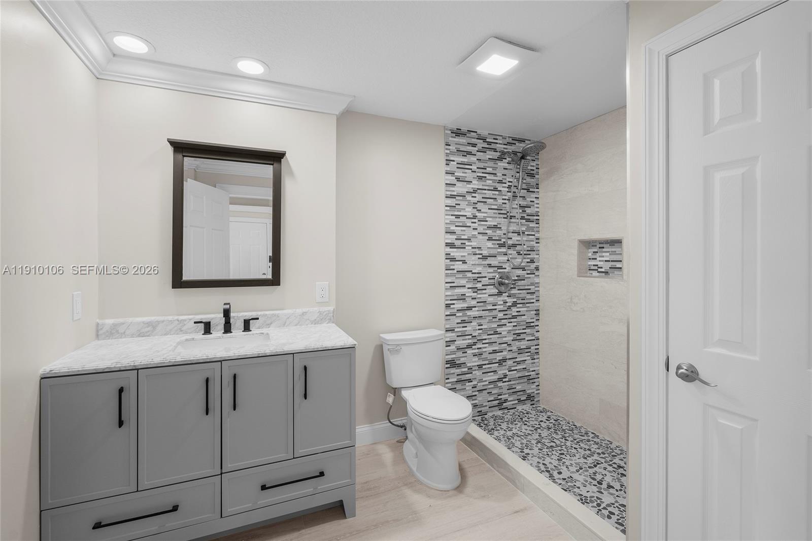 SIESTA ISLES - Residential