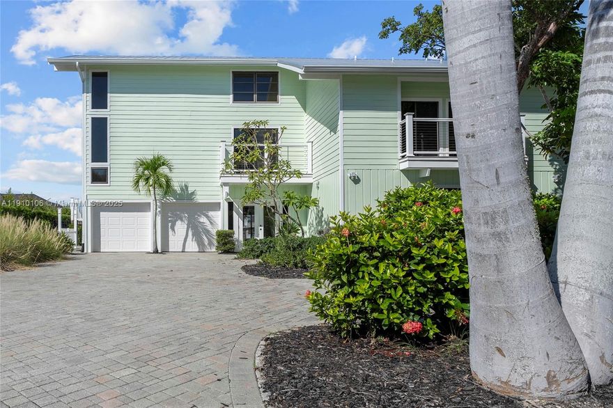 Exceptional value in coveted Siesta Isles! This elevated 4BR, 4.5BA coastal home offers direct, no-bridge Gulf access on a wide, deep-water canal—perfect for boating, fishing, and sunset cruises. Light-filled living areas feature vaulted ceilings, hardwood floors, and an open kitchen with custom cabinetry and granite. The great room opens to a spacious deck with tranquil water views. Main level includes three bedrooms and a private guest suite. Upstairs, the owner’s retreat offers a spa-style bath and sweeping views. The versatile ground level is ideal for a poolside cabana with bar and space for an extra kitchen. Enjoy a newly updated resort-style pool, lush landscaping, and a private dock. Minutes to beaches, dining, and shopping.