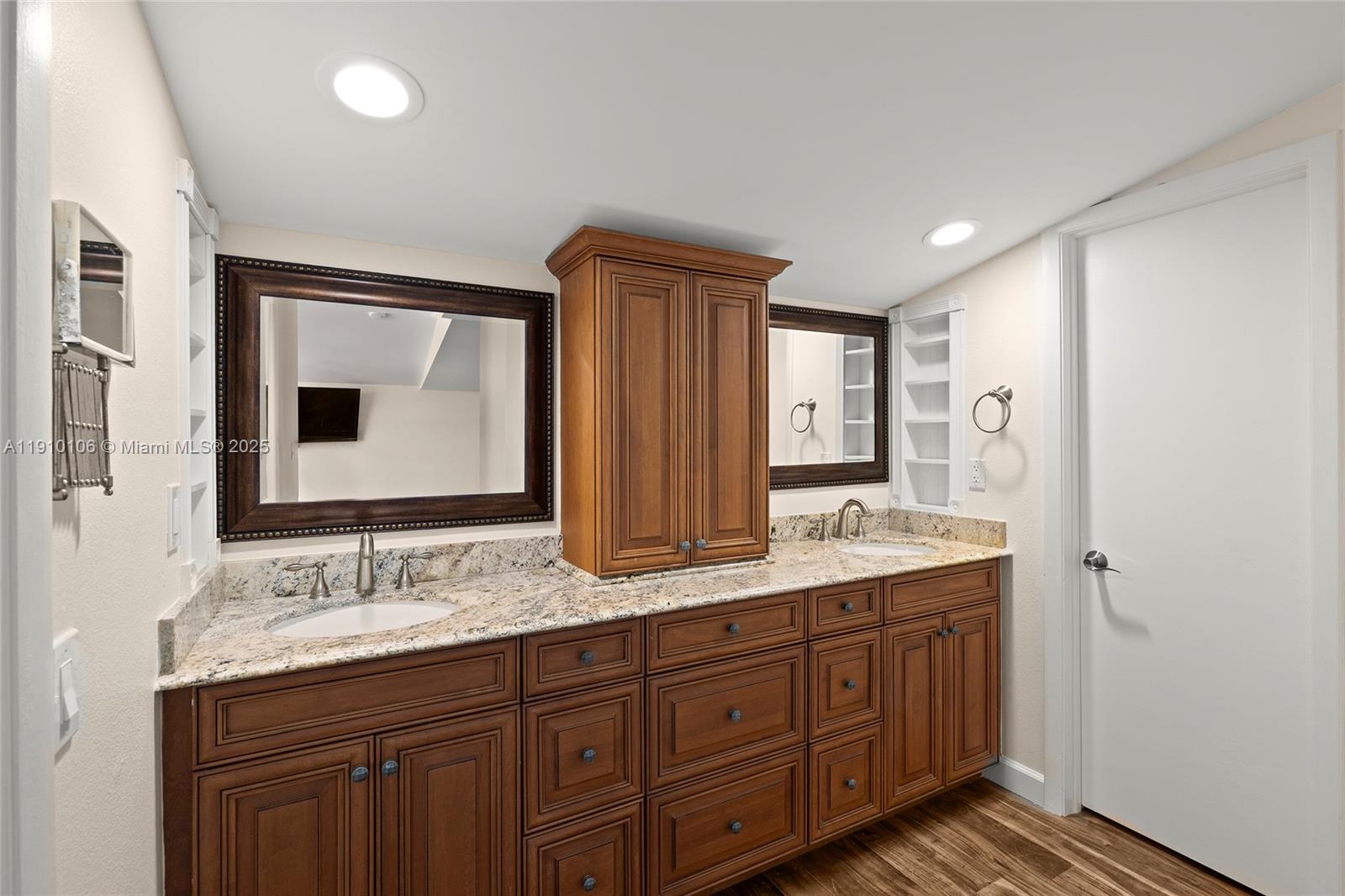 SIESTA ISLES - Residential