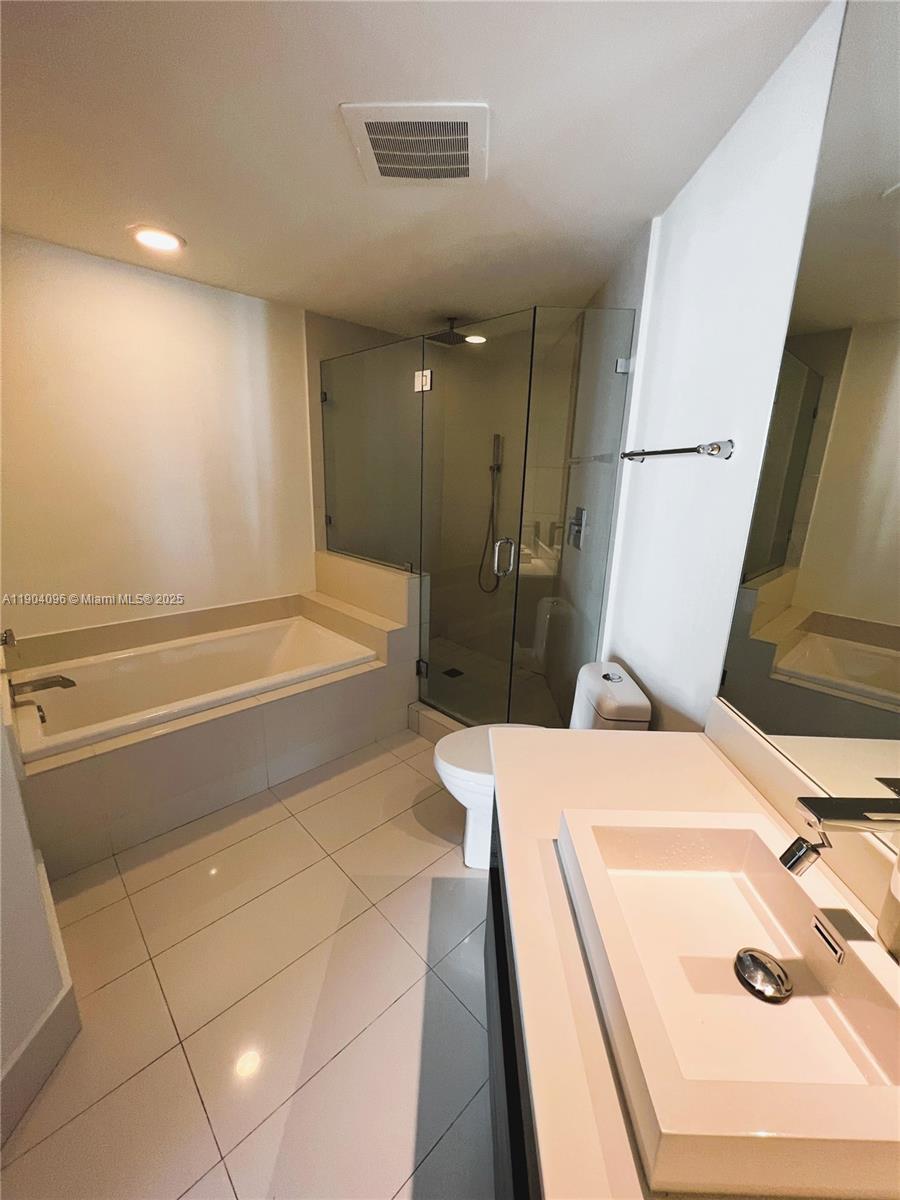 1100 MILLECENTO RESIDENCE - Residential Lease