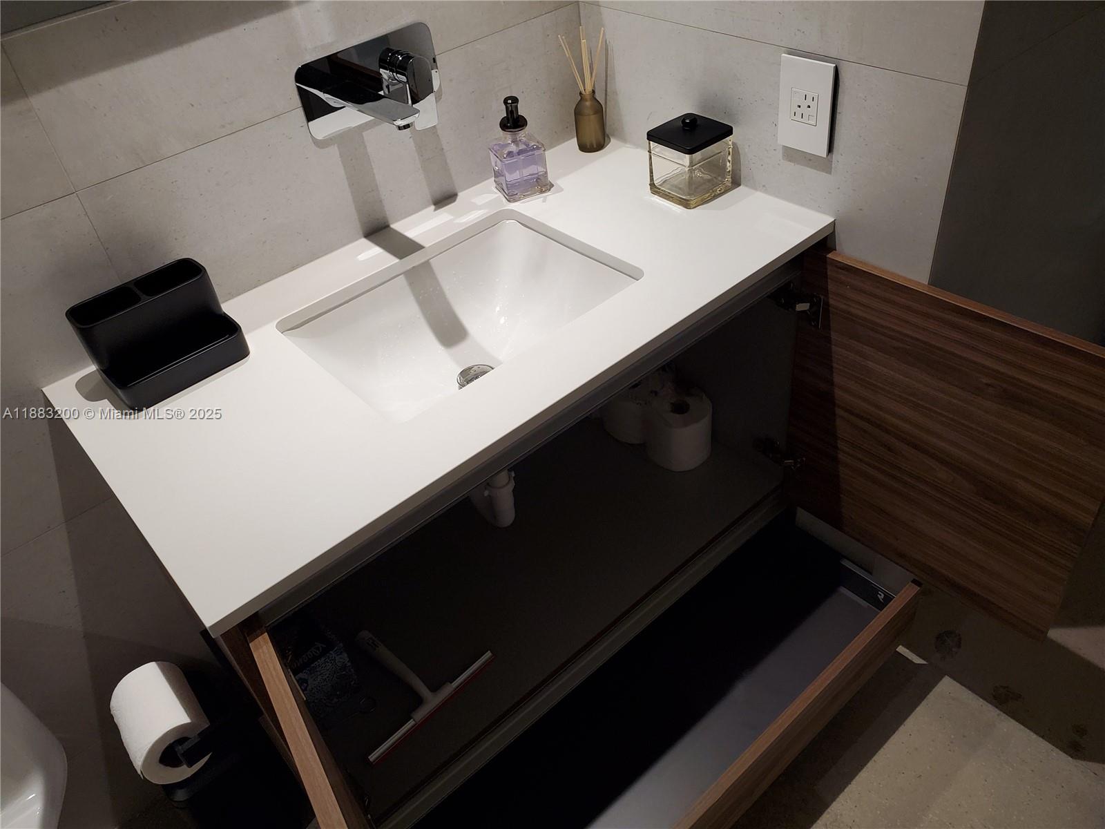 BILTMORE SUB - Residential Lease