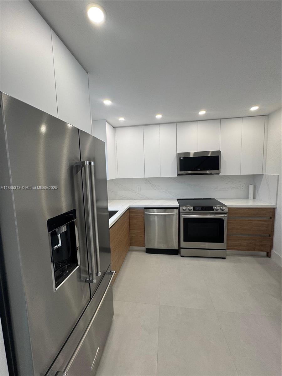 2221 NE 123rd St 2221