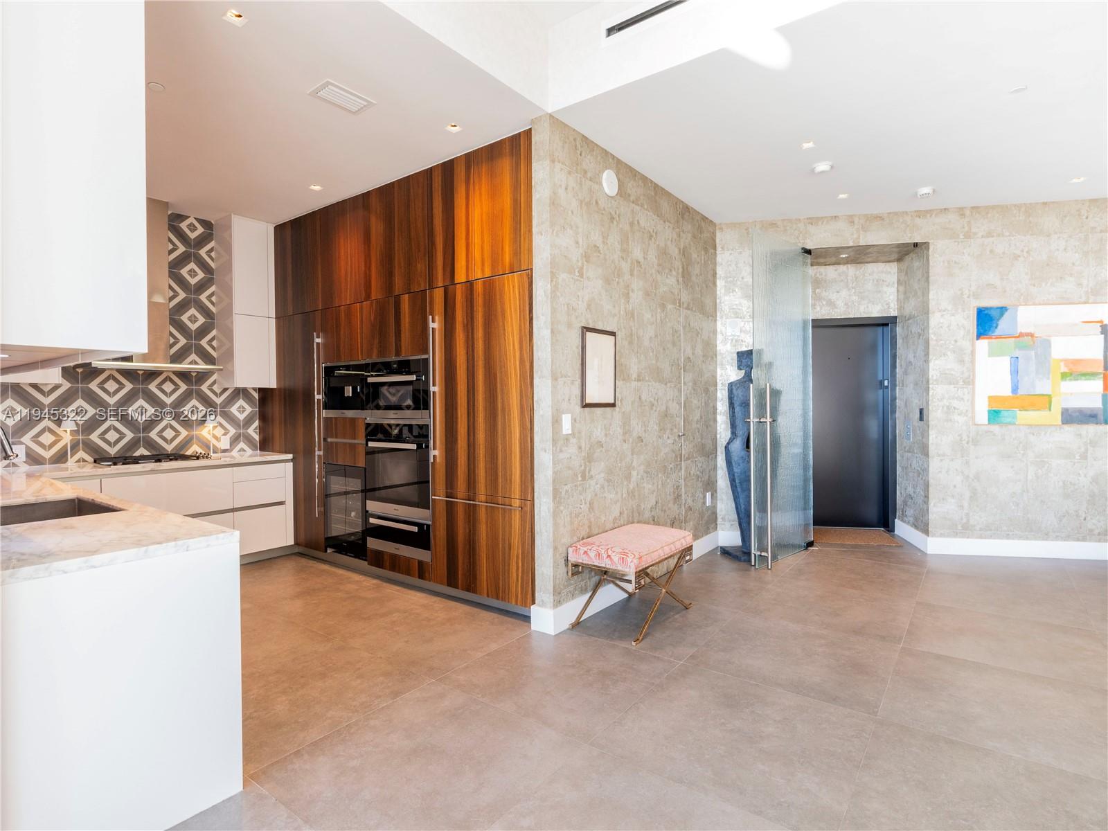 DINNER KEY - Residential