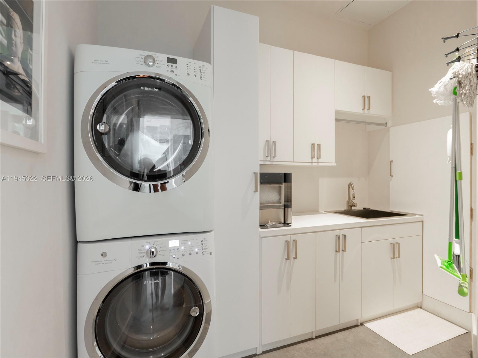 DINNER KEY - Residential