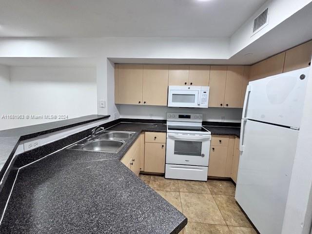 EMERALD ISLE AT LAGUNA LA - Residential Lease