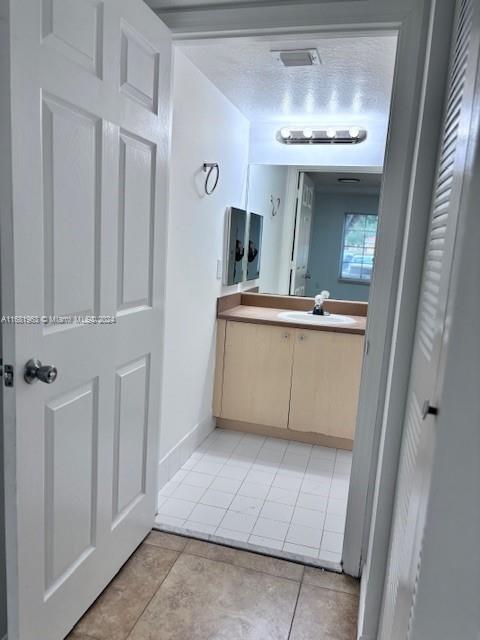 EMERALD ISLE AT LAGUNA LA - Residential Lease