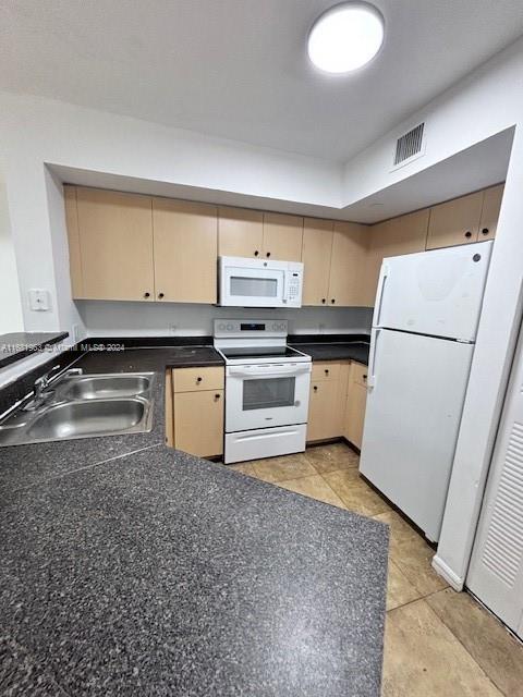 EMERALD ISLE AT LAGUNA LA - Residential Lease