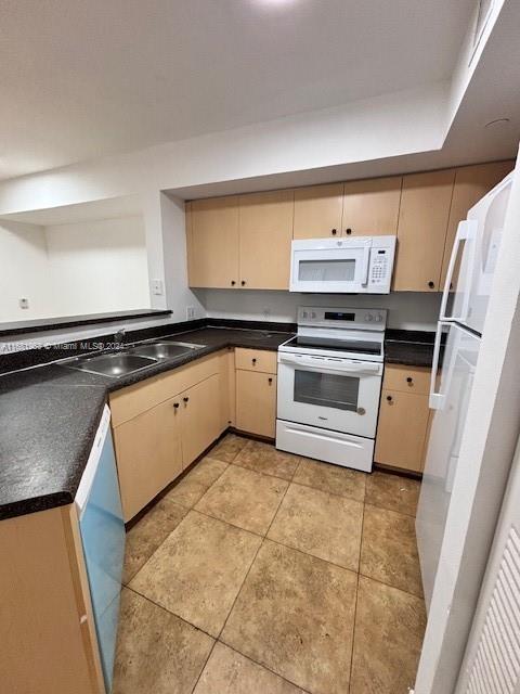 EMERALD ISLE AT LAGUNA LA - Residential Lease