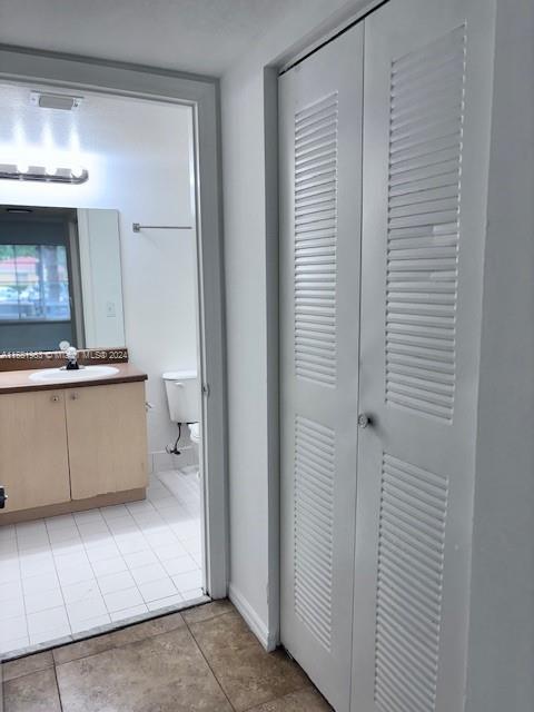 EMERALD ISLE AT LAGUNA LA - Residential Lease