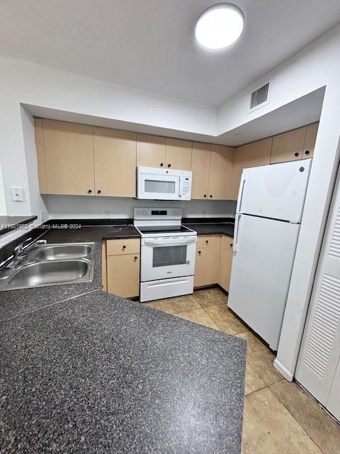 EMERALD ISLE AT LAGUNA LA - Residential Lease