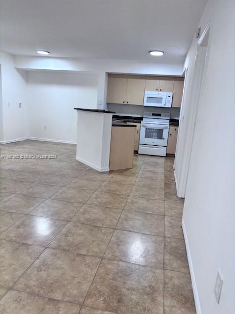 EMERALD ISLE AT LAGUNA LA - Residential Lease
