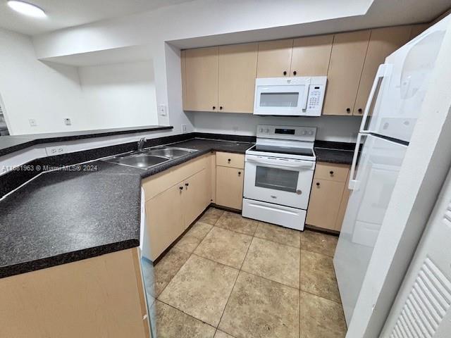 EMERALD ISLE AT LAGUNA LA - Residential Lease