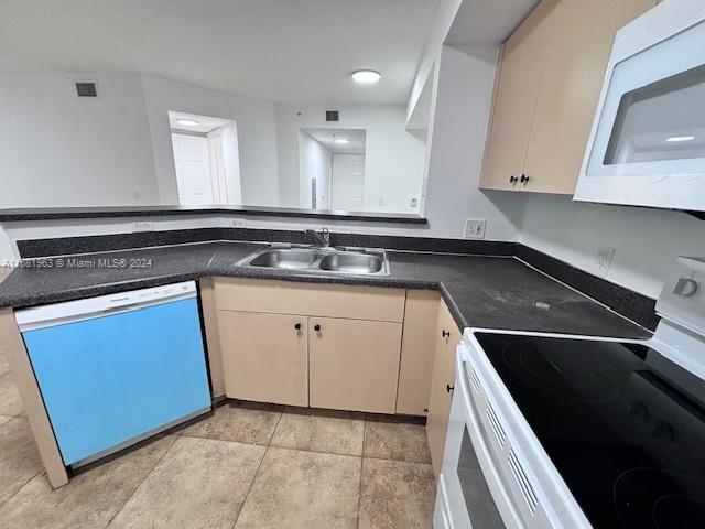 EMERALD ISLE AT LAGUNA LA - Residential Lease