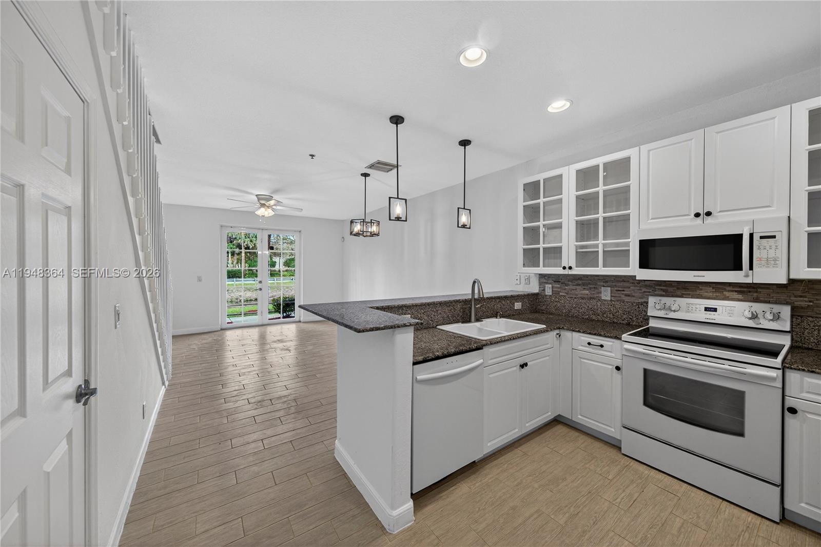 WILLOW GROVE - Residential Lease